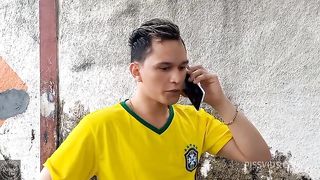 Hoje a noite eu finalmente vou foder uma travesti vagabunda que parece uma India ninfeta