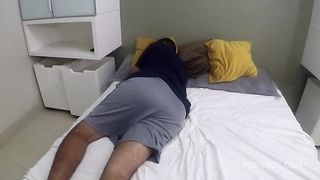 O dorminhoco do amigo do meu marido comeu minha bunda