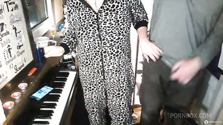 Fun of a mature married couple on a cramped balcony))