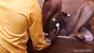 l'universite Cheikh-Anta-Diop de Dakar Une professeur ce fait doigtes Avec la bouteille par Assistant