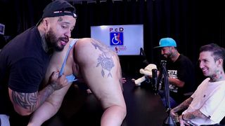 CASAL DNA NO PUTARIA COM DEFICIENTE APRESENTADO PELO GABRIEL OLHAR SOB RODAS & VITOR REIS - COMPLETO (WATCH ON: SHEER/RED)