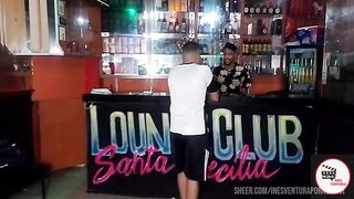 entrou no puteiro comeu a loira na sinuca