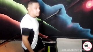 entrou no puteiro comeu a loira na sinuca