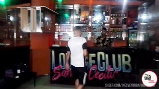 entrou no puteiro comeu a loira na sinuca