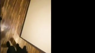 カフェのバイトリーダーと浮◯してる時に彼氏から電話。浮◯中だと勘付かれないように必死にごまかす21歳女子◯生。