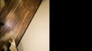 カフェのバイトリーダーと浮◯してる時に彼氏から電話。浮◯中だと勘付かれないように必死にごまかす21歳女子◯生。