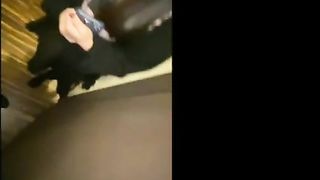カフェのバイトリーダーと浮◯してる時に彼氏から電話。浮◯中だと勘付かれないように必死にごまかす21歳女子◯生。
