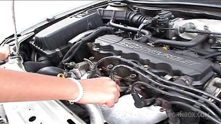 Nada como conhecer mecanica, voce pode foder um aviao como esta gata