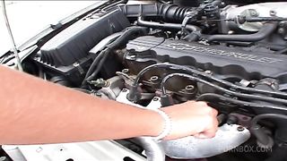 Nada como conhecer mecanica, voce pode foder um aviao como esta gata