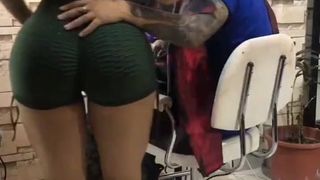 A PORN CLIENT VISIT ME AT THE BEAUTY AND HE COMES HORNY