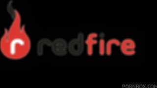 Joyce Oliveira, carioca cavala, em Damas de Red fodendo com Yuri