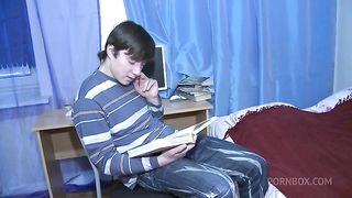 Student convinces sweet girlfriend to try anal in the dorm