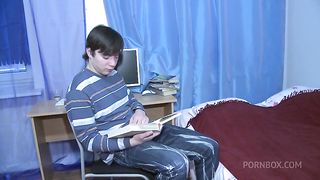 Student convinces sweet girlfriend to try anal in the dorm