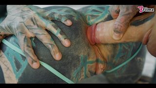 TATTOO GIRL ANUSKATZZ GET FUCKED BALLS DEEP IN HER ASS