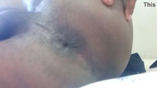 PUTINHA NEGRA MOSTRANDO SEU CUZINHO