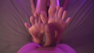 BAREFEET FOOTJOB – INTENSE CUM EXPLOSION ON SOLES