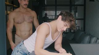 NOVINHO TWUNK DEIXA GRINGO ENCHER SEU CUZINHO DE LEITE. - PARTE I