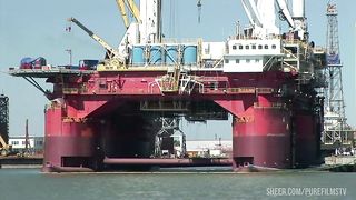 Foursome Party With Two Hot And Sexy Blondy Milf and Two Hards Cocks