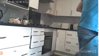 Spycam :Caught my wife fucking the delivery guy