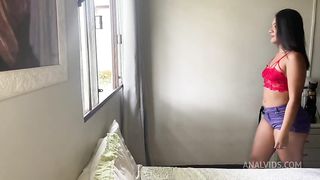 Morena tatuada fudendo gostoso na janela e levando pica de 4