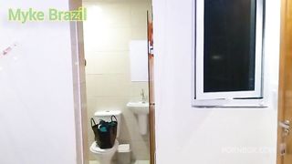 No quarto no motel com a Marcella Schultz ela senta muito gostoso nao aguentei e gozei na boca dela