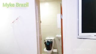No quarto no motel com a Marcella Schultz ela senta muito gostoso nao aguentei e gozei na boca dela