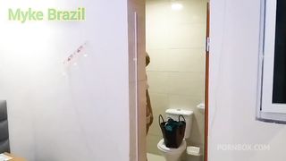 No quarto no motel com a Marcella Schultz ela senta muito gostoso nao aguentei e gozei na boca dela