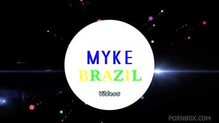 Foda gostosa com a morena Sarah Rosa