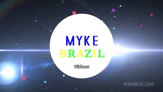 Foda gostosa com a morena Sarah Rosa