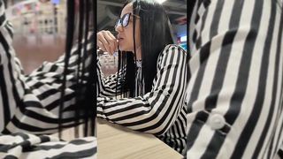 I MEET ESTEFANI AT THE MALL WHEN I WAS GOING TO EAT