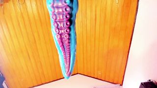 DILDO TENTACULO AJA SI EN EL CULO - MAY 02, 2025