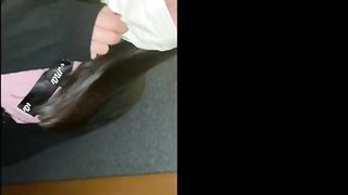 大◯生カップルがドライブデート終わりにいつものラブホでえっちしようとしたら彼氏がエロいニット持ってきてこれ履いて欲しいと言われて、、