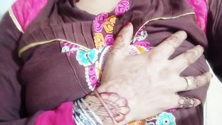 TAKE A HOT LOOK AT THE INCREDIBLY SEXY BODY WHILE TAKING A DESI BATH FOR FRIENDS IN CLEAR HINDI AUDIO