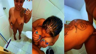 PEGUEI ELA DE SURPRESA NO BANHO