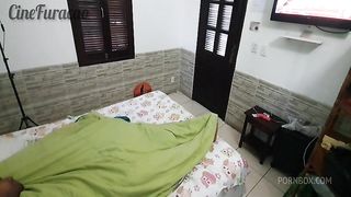 Hospede safado chama camareira pra fuder