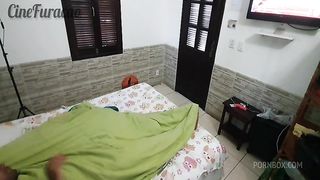 Hospede safado chama camareira pra fuder