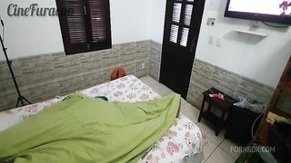 Hospede safado chama camareira pra fuder