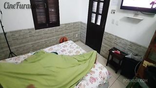 Hospede safado chama camareira pra fuder