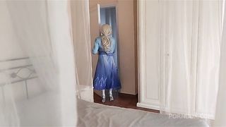 Elsa gives herself to Olaf and his big carrot