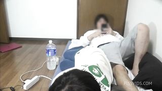 同棲中の大◯生彼女と寝る前にツムツムして遊んだりゴロゴロ漫画読んだりダラダラ過ごしていたら彼女が僕の股間に乗ってきて、、