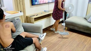 PADRASTRO E HIJASTRA SE FOLLAN A LA EMPLEADA DOMESTICA DE 18 ANOS