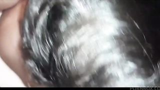 No Brasil dois maridos trocam esposas e quase destroem seus casamentos