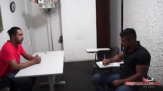 Aluna dando o cu na escola