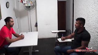 Aluna dando o cu na escola