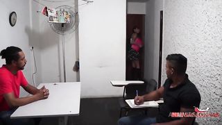 Aluna dando o cu na escola
