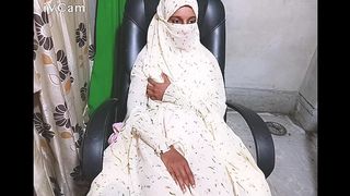 WHAT HAPPENS IN MY LIVE SHOW... STAYS IN YOUR DREAMS!