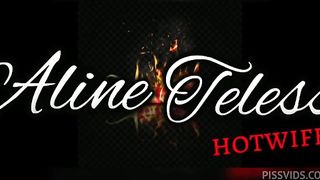 Gloryhole com garganta profunda com uma boa esposa boquete engolindo porra no pau grande do desconhecido, falando putaria para o corno