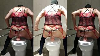 REYMISTERIO422 - TRANS SE DA PLACER EN UN BANO PUBLICO - 1000328573 - MAY 21, 2025