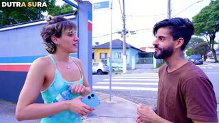 NOVINHA GOSTOSA E ABORDADA SAINDO DA ACADEMIA, A PROPOSTA INDECENTE ERA GRAVAR UMA CENA PORNO - NOVINHA ACEITA O PEDIDO E O FINAL VOCES JA SABEM