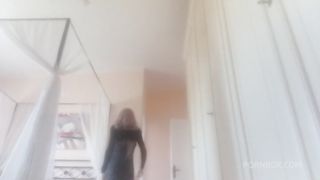 vacuumin very hot session